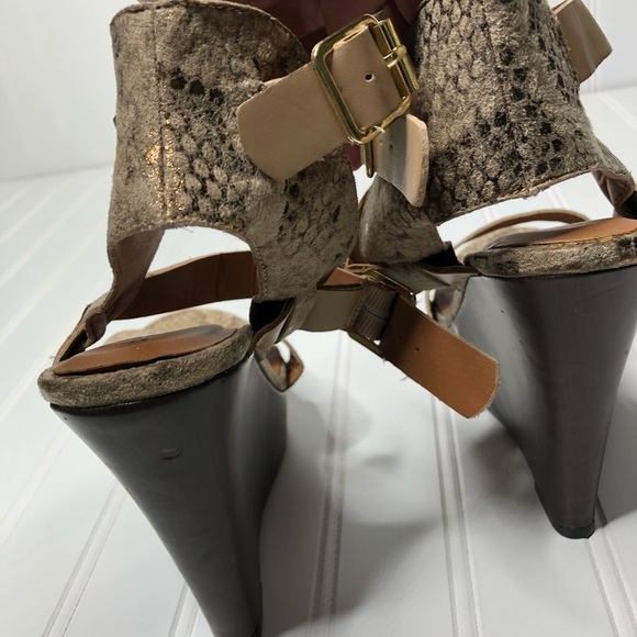 Charlotte Russe Karen wedges, size 8 - Picture 4 of 8